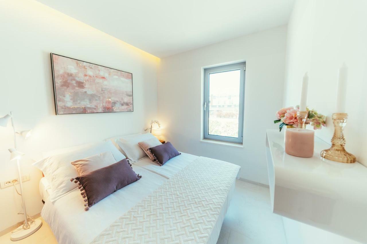 Unique Luxury Designers Apartment Right Next To The Beach Sukosan Exterior photo